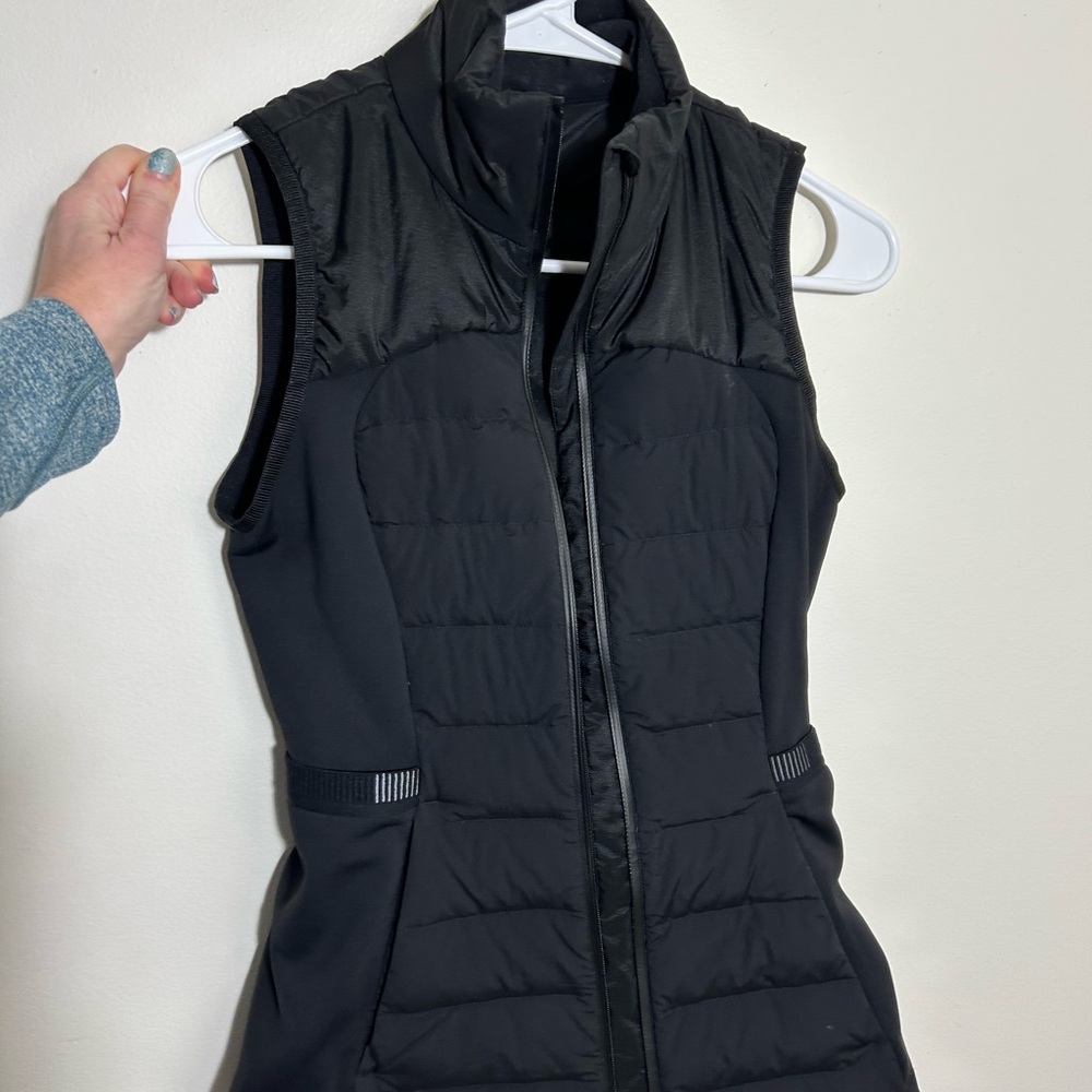 Down For It All Lululemon black women’s vest size 2.